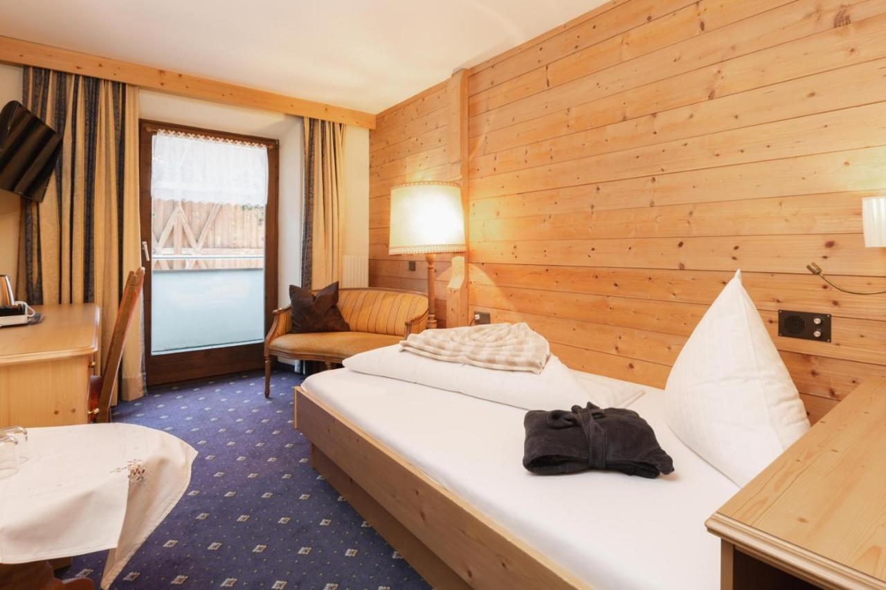 Familienhotel Adler Serfaus Bilik gambar